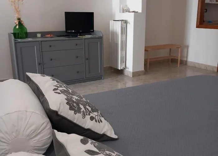 Vincesilhouse * מולה די בארי