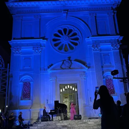 Vincesilhouse Mola di Bari