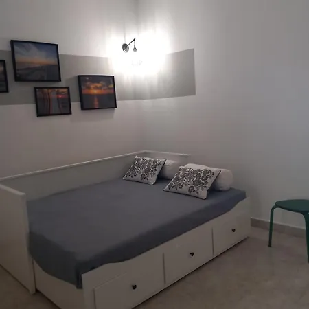 Vincesilhouse Apartment *